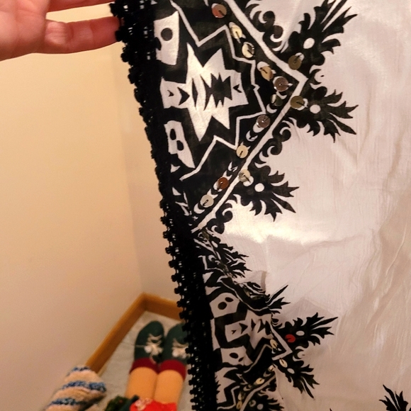 NWOT Chico's top.  SZ S/M but will fit a large easy. - Picture 5 of 13